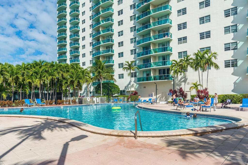 Miami Holiday Apartments Sunny Isles Beach Eksteriør bilde